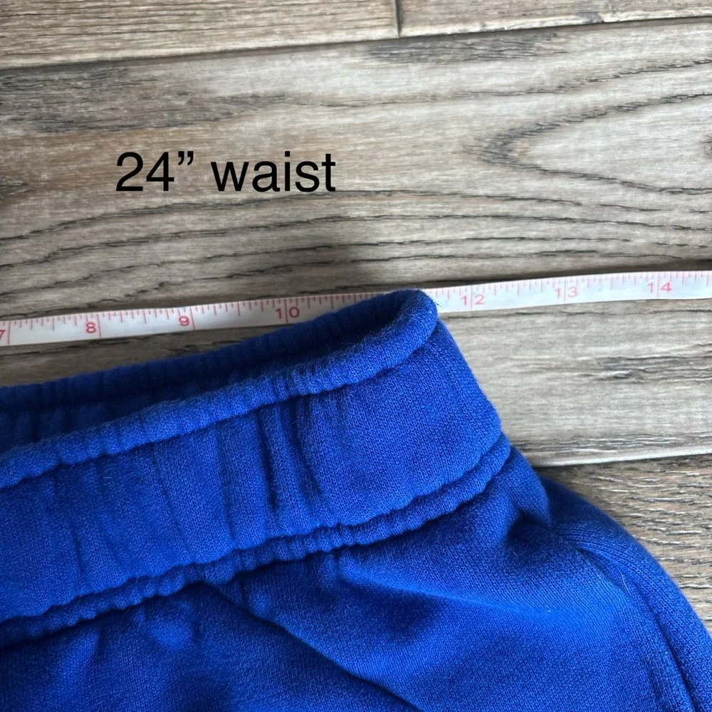 Lululemon Scuba Mid-Rise Oversized Jogger
Regular XS Royal Blue/Riverside Color - Picture 15 of 16